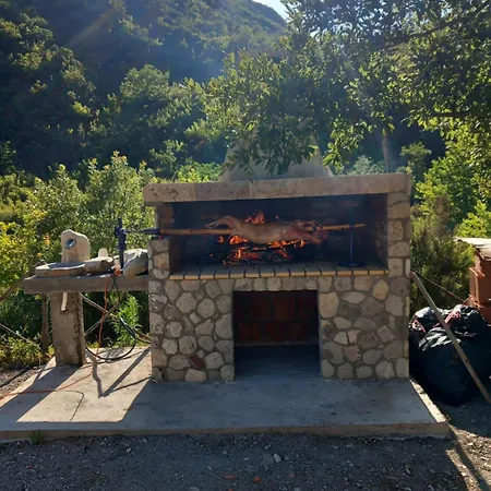 Krahinaeshllakut Bed and Breakfast Σκόδρα